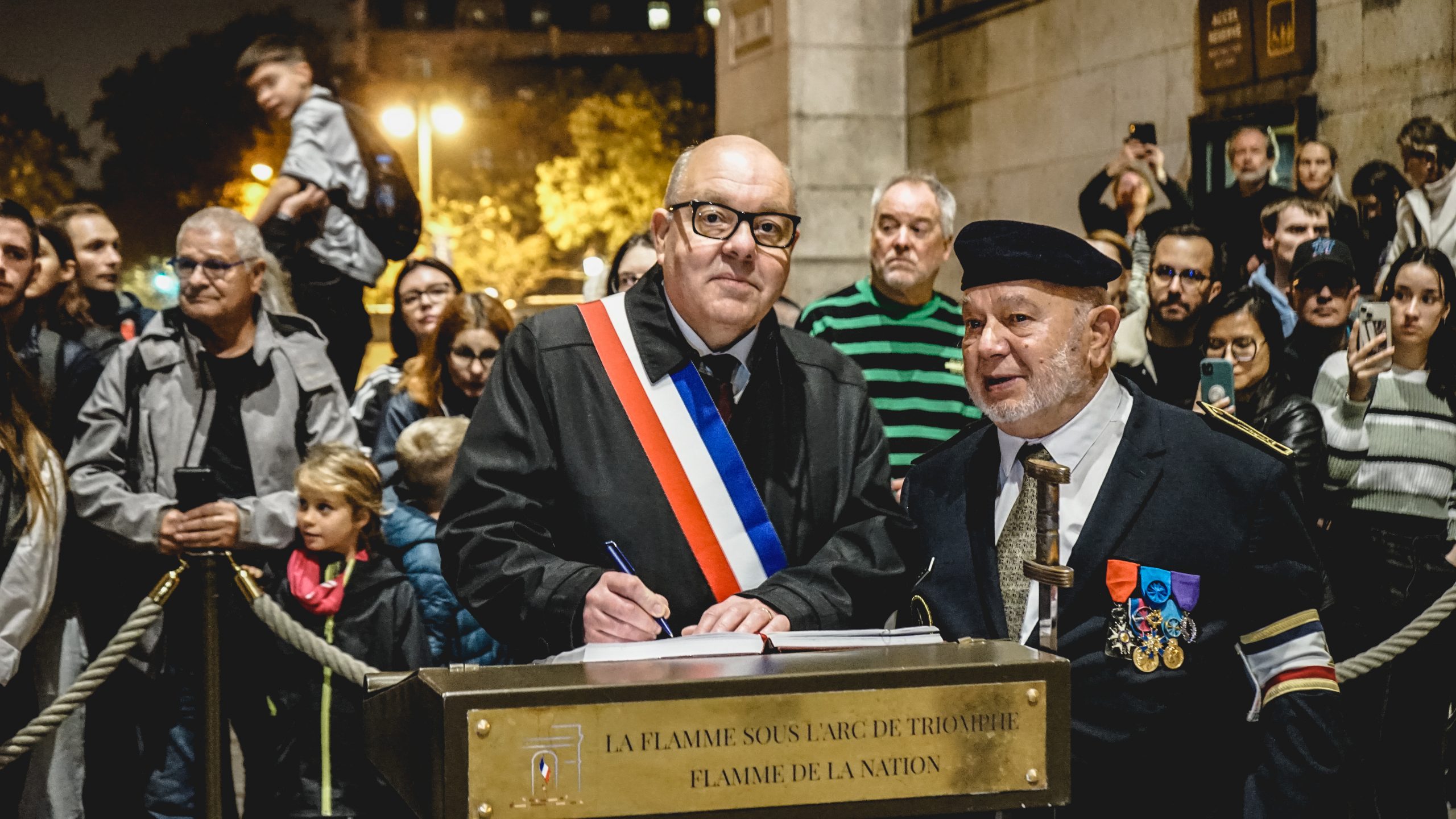 Ravivage de la flamme – Arc de Triomphe